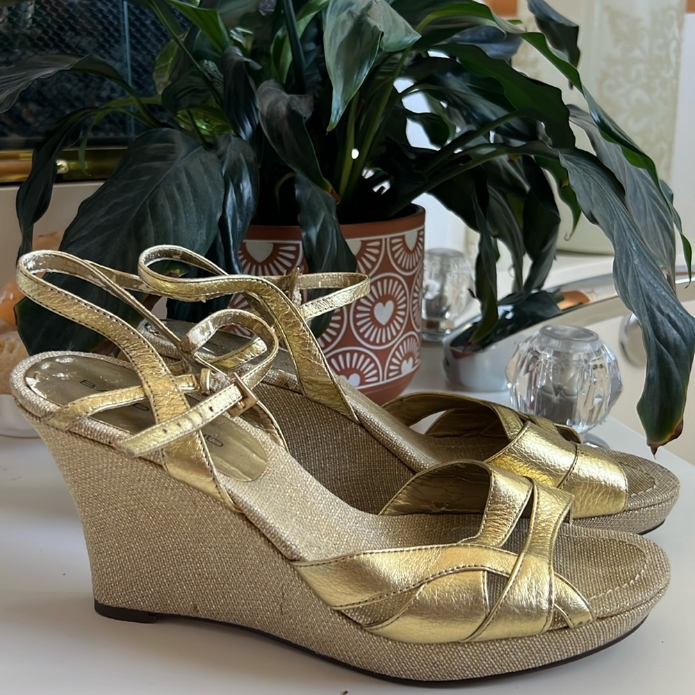 Bandolino gold wedges